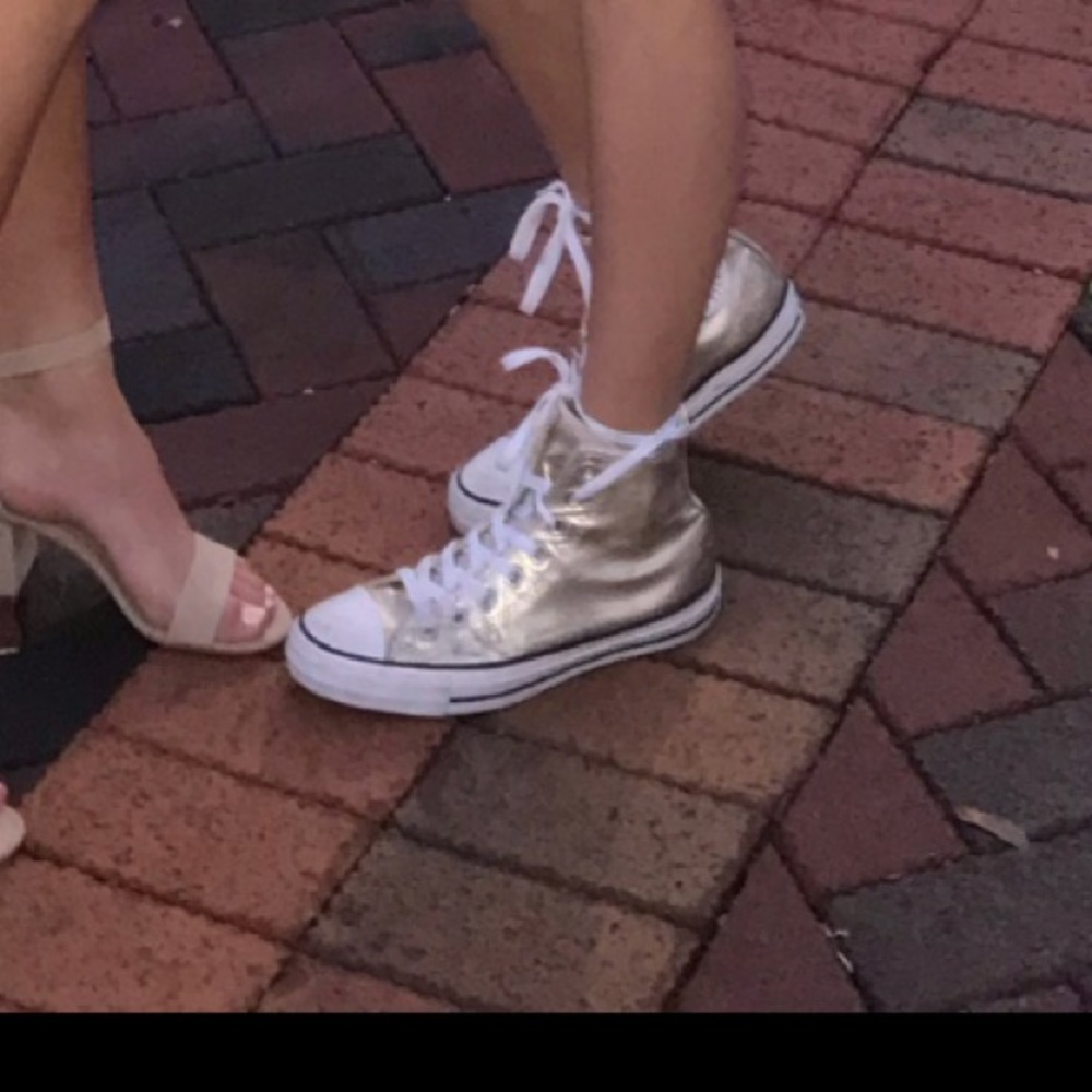 size 8.5 gold converse